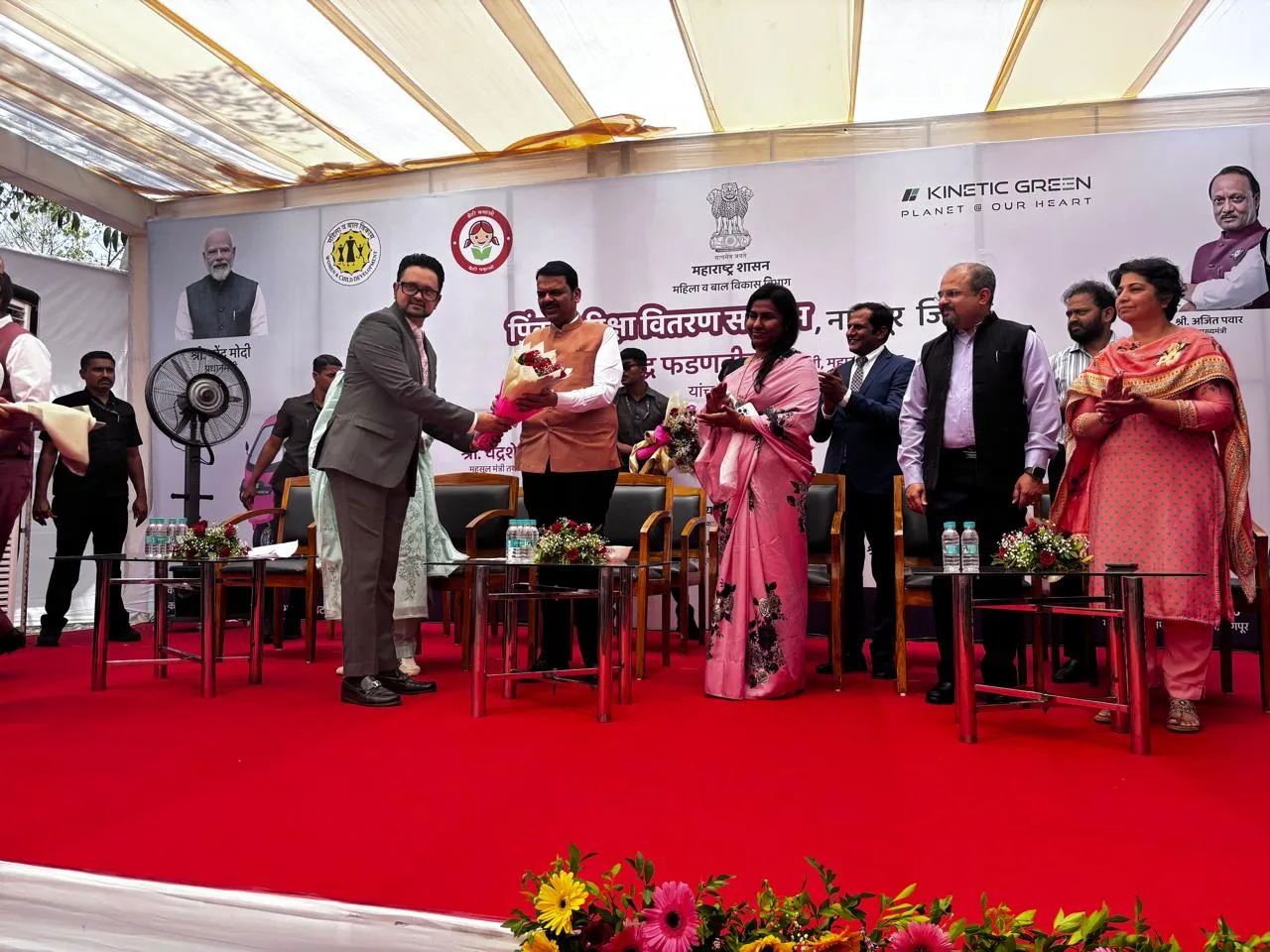 महाराष्ट्र शासन व कायनेटिक ग्रीन यांच्या  संयुक्त विद्यमाने पिंक ई-रिक्षा योजनेचा शुभारंभ